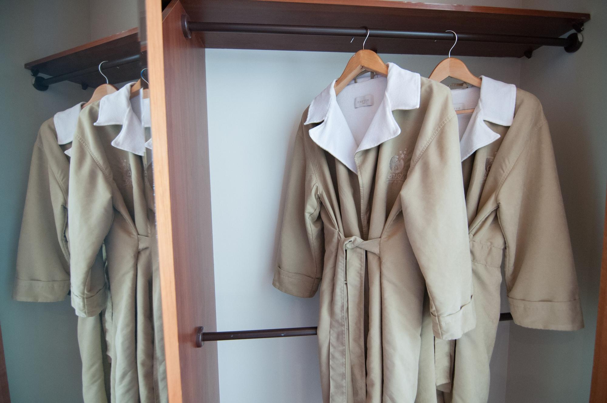 فندق Enjoy كوكيمبو المظهر الخارجي الصورة Bathrobes