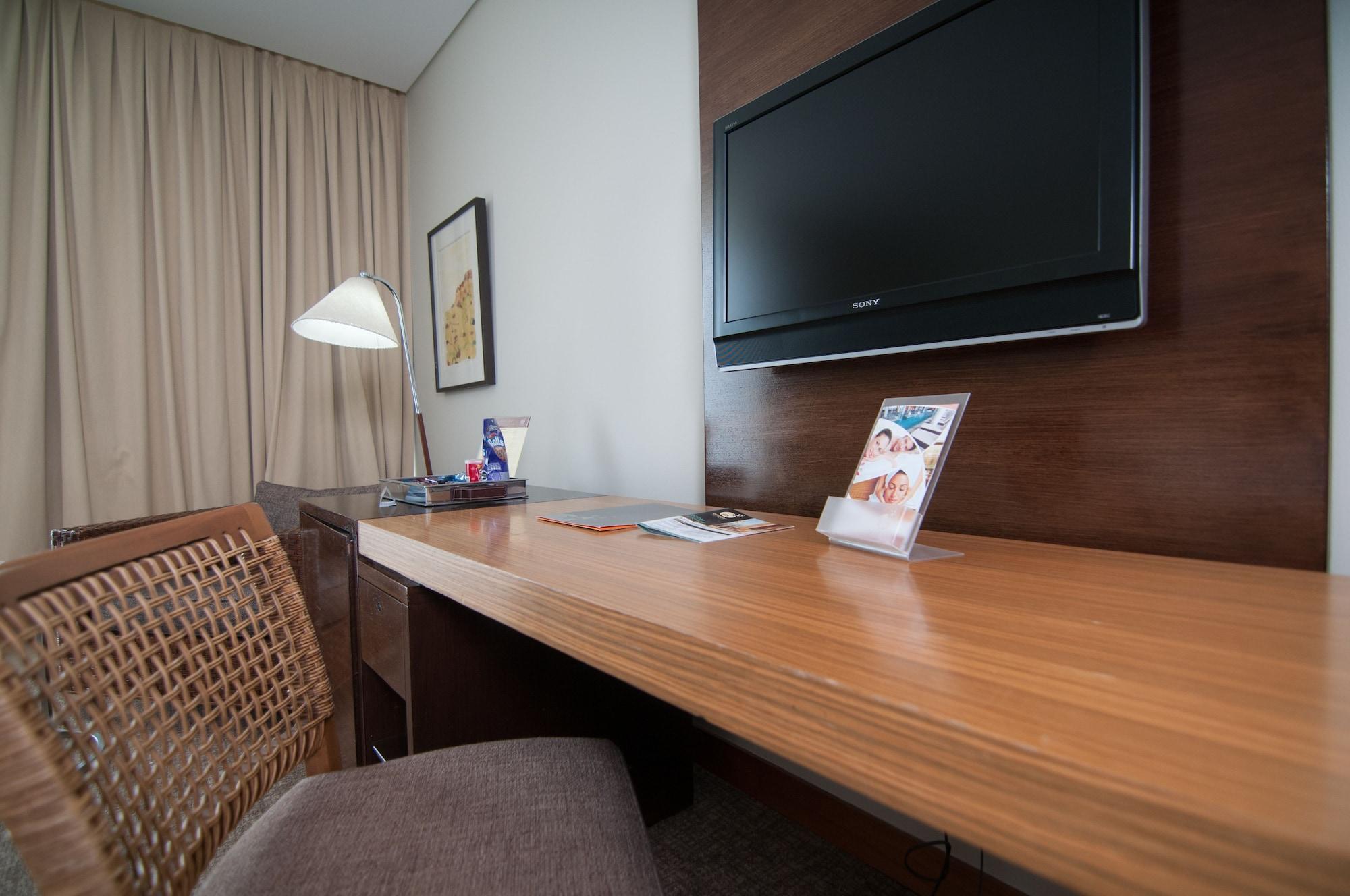 فندق Enjoy كوكيمبو المظهر الخارجي الصورة A television in a hotel room