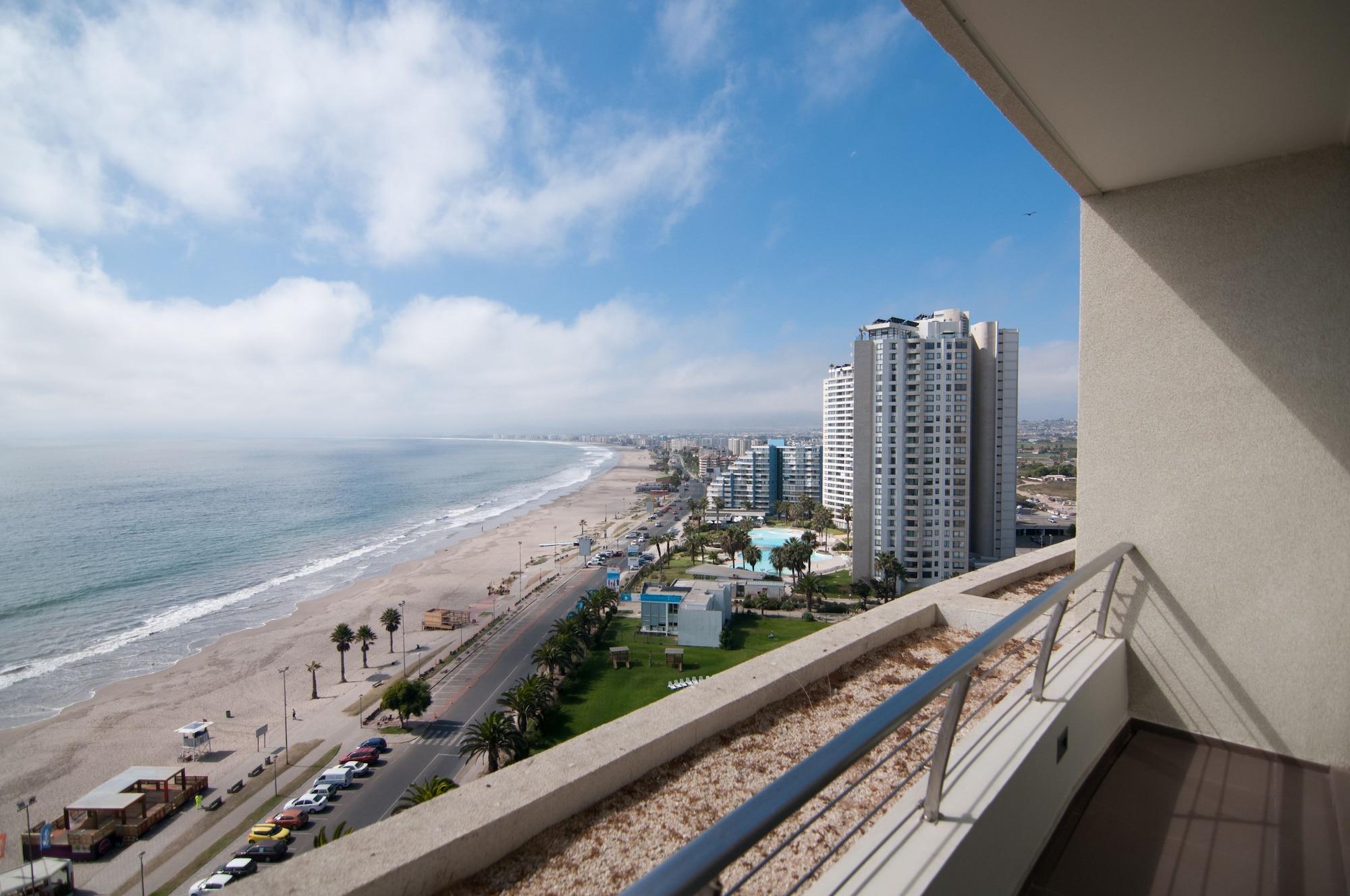 فندق Enjoy كوكيمبو المظهر الخارجي الصورة View of the beach from a balcony at the Shoreham Hotel