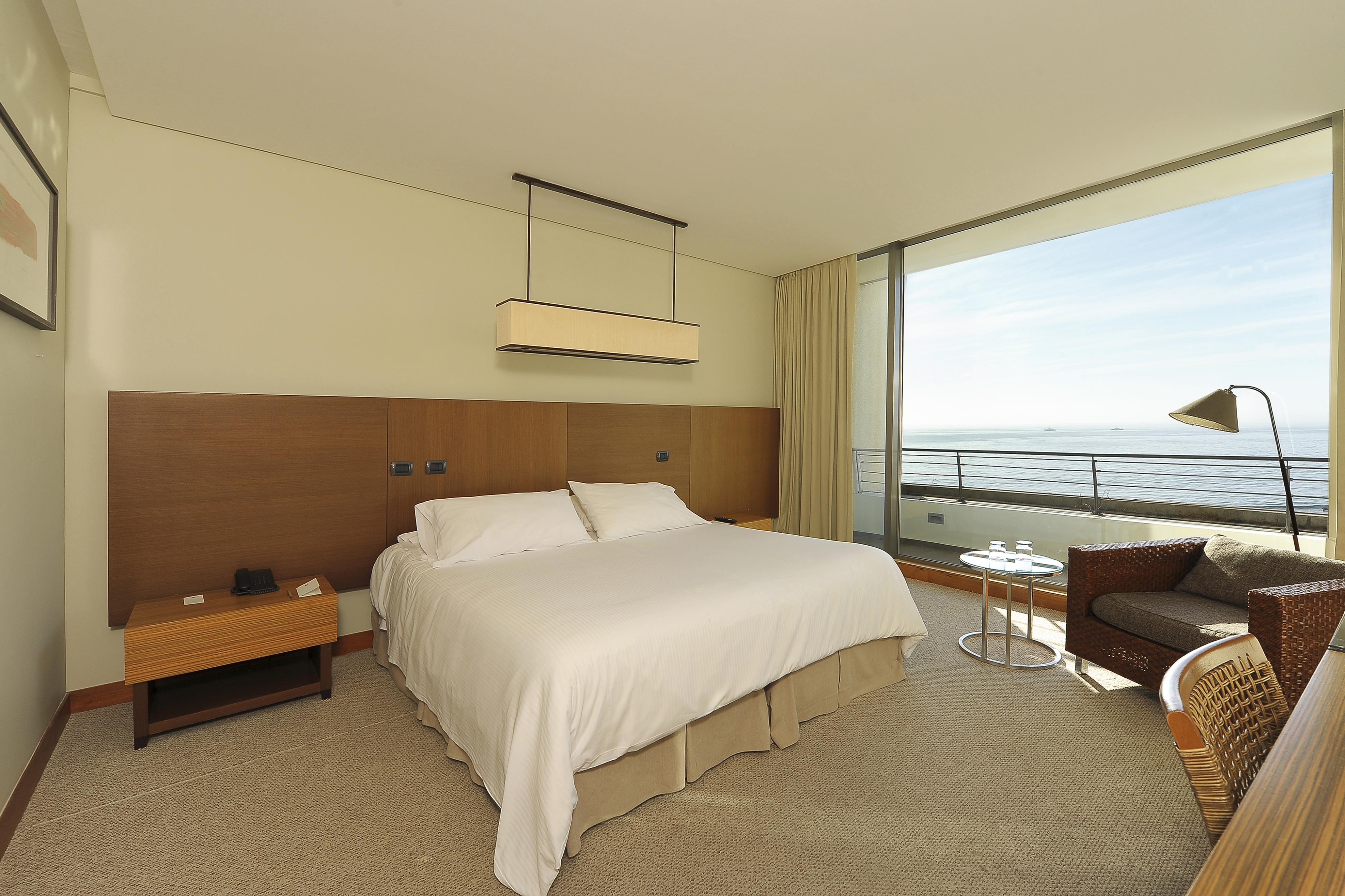 فندق Enjoy كوكيمبو المظهر الخارجي الصورة A bedroom at the InterContinental Santiago