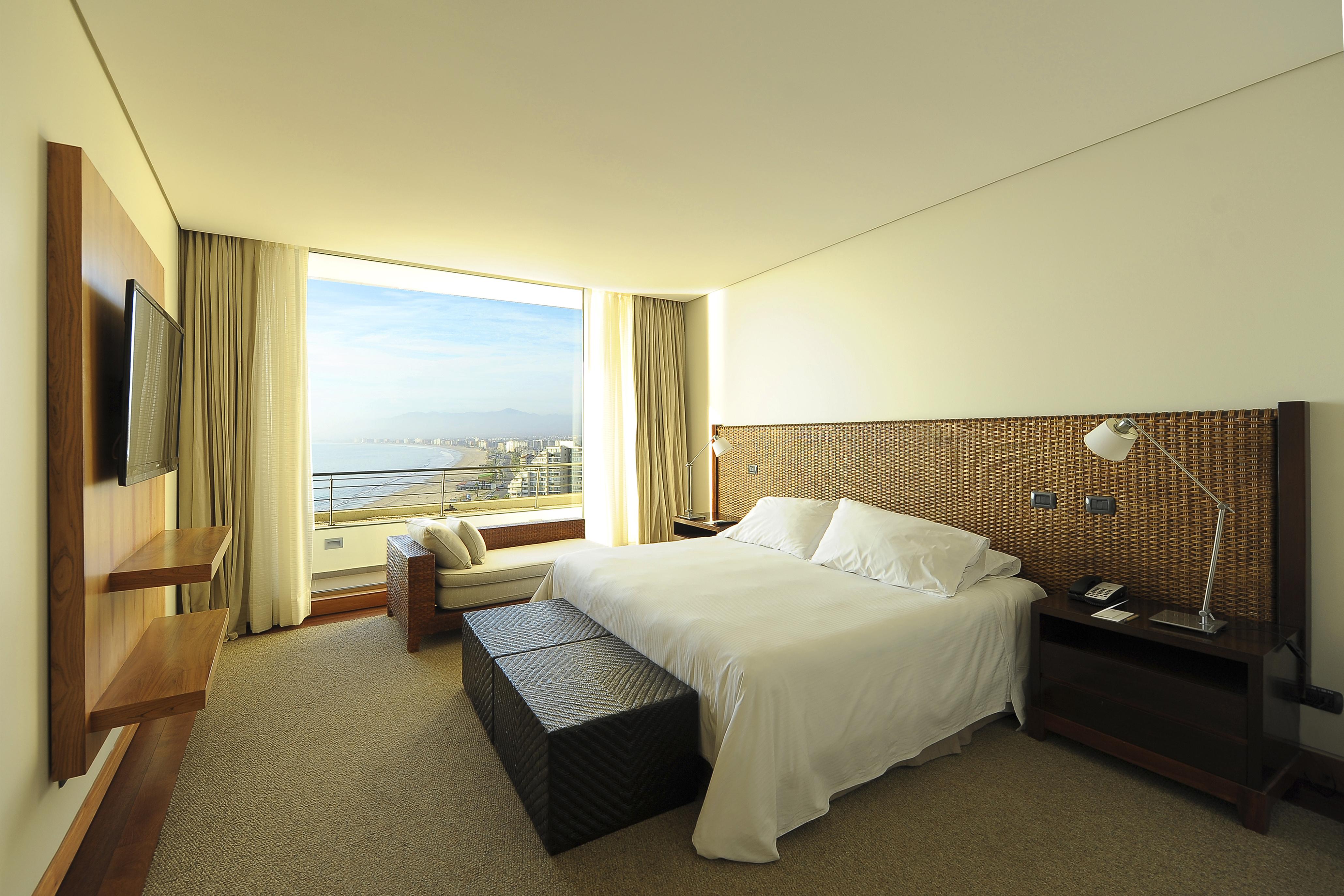 فندق Enjoy كوكيمبو المظهر الخارجي الصورة A bedroom at the Sheraton Lima Hotel