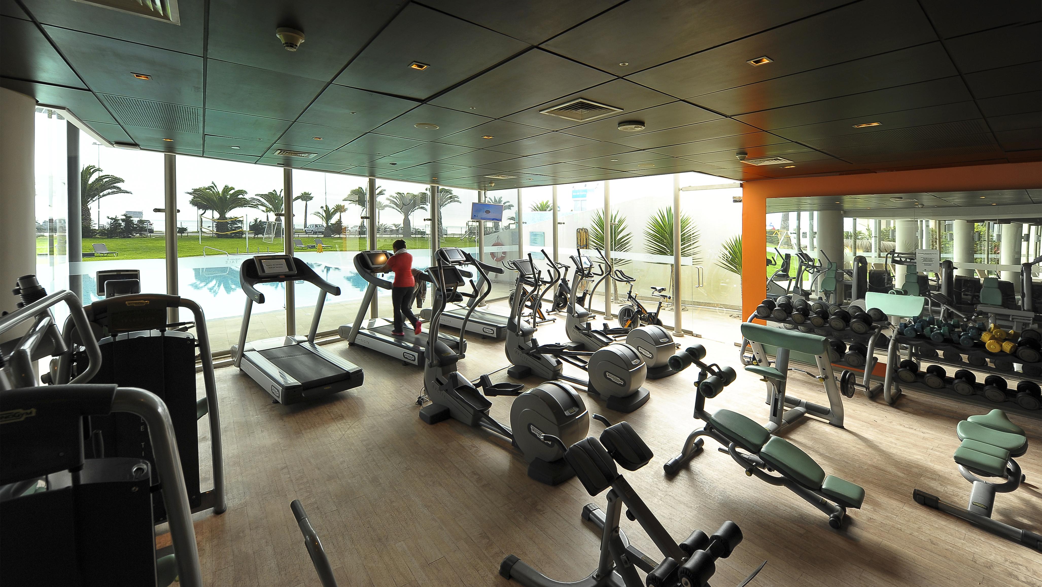 فندق Enjoy كوكيمبو المظهر الخارجي الصورة A gym in Dubai