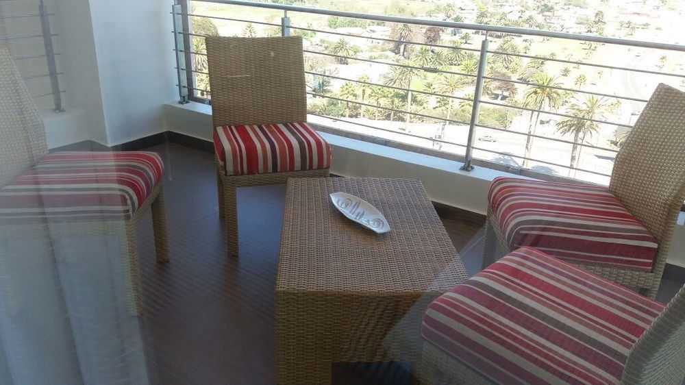 فندق Enjoy كوكيمبو المظهر الخارجي الصورة A balcony in a hotel