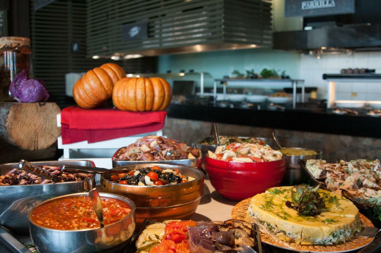 فندق Enjoy كوكيمبو المظهر الخارجي الصورة A buffet at a restaurant
